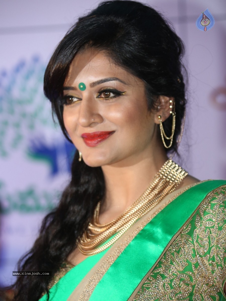 Vimala Raman New Stills - 27 / 60 photos