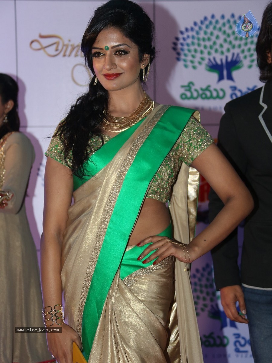 Vimala Raman New Stills - 34 / 60 photos