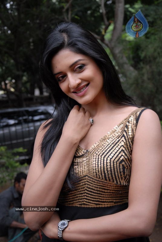 Vimala Raman Stills - 2 / 36 photos