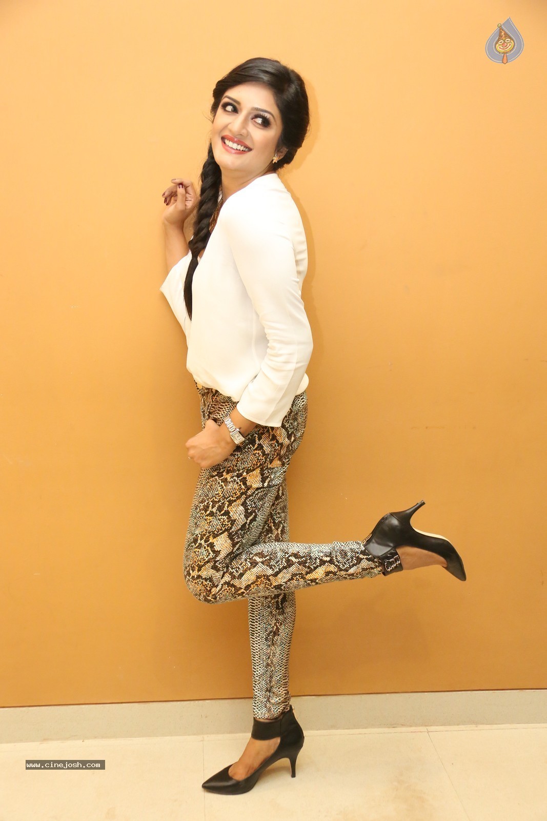 Vimala Raman Stills - 12 / 112 photos