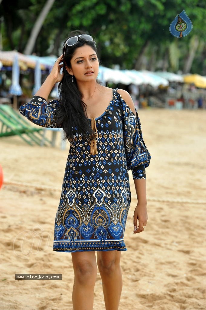 Vimala Raman Stills - 24 / 61 photos