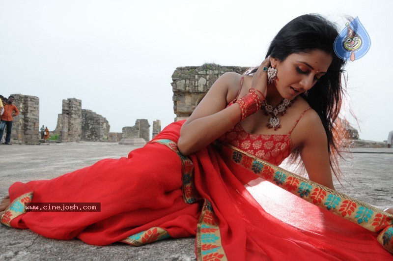Vimala Raman Stills in Ranga the Donga Movie - 30 / 46 photos