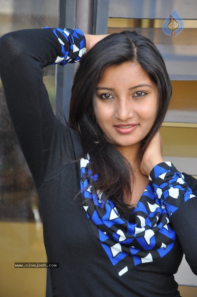 Vinisha Naidu Stills - 1 / 31 photos