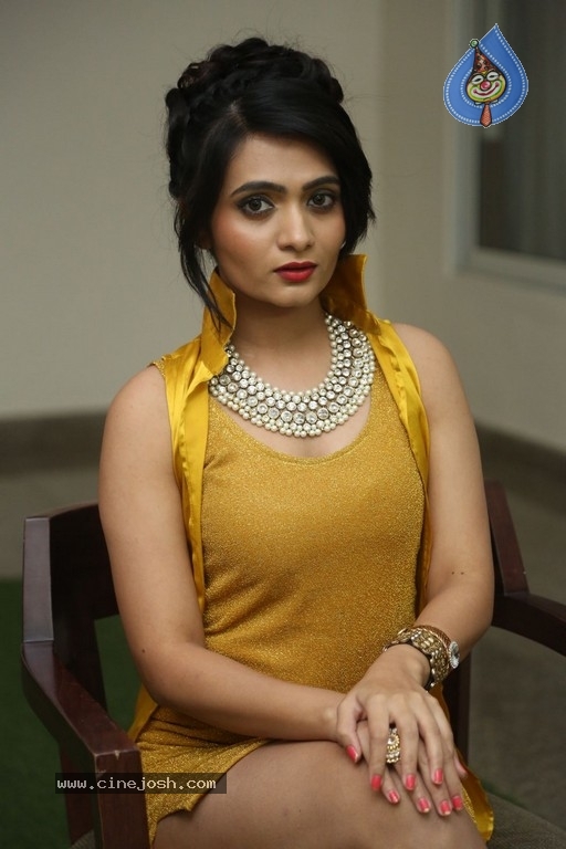 Vishakha New Pics - 15 / 36 photos