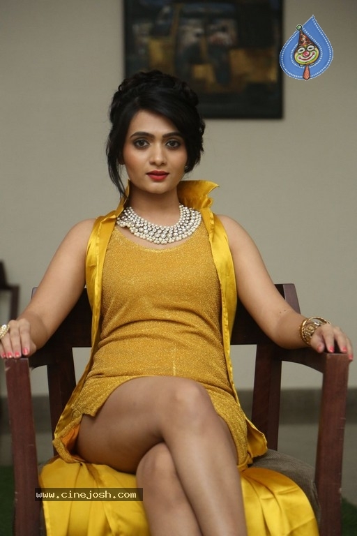 Vishakha New Pics - 18 / 36 photos