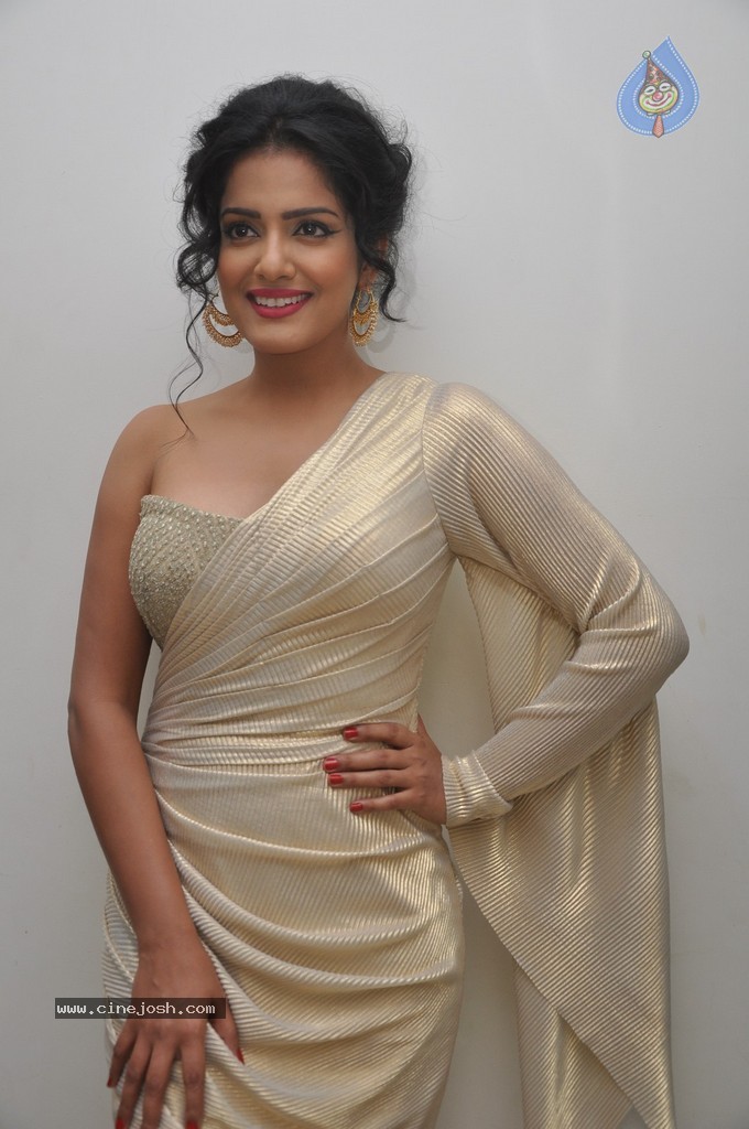 Vishakha Singh Hot Stills - 9 / 152 photos
