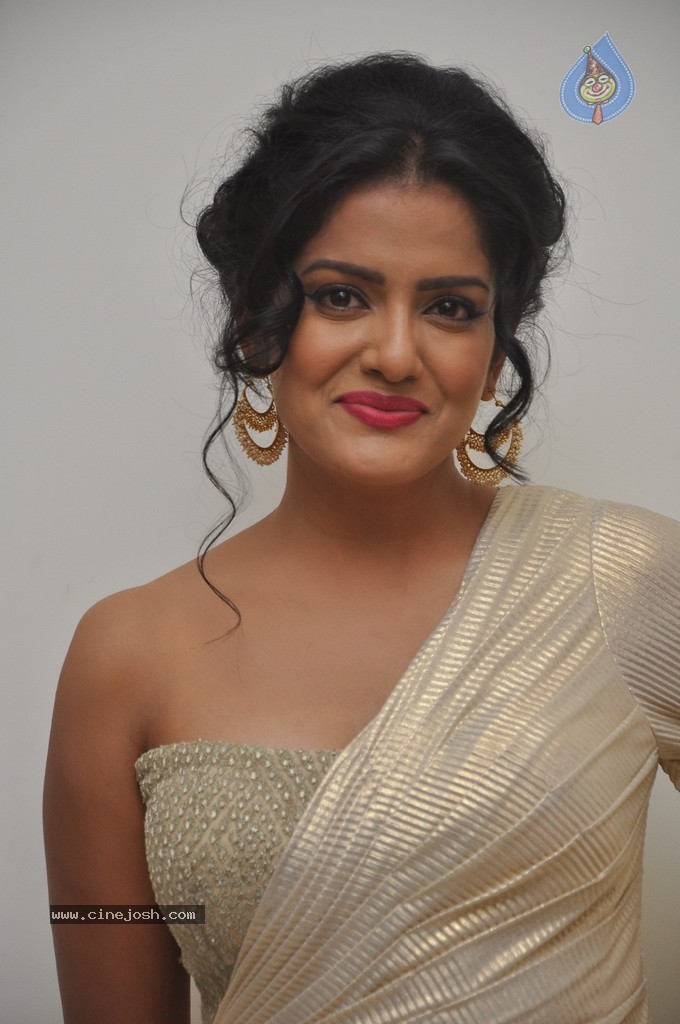 Vishakha Singh Hot Stills - 29 / 152 photos