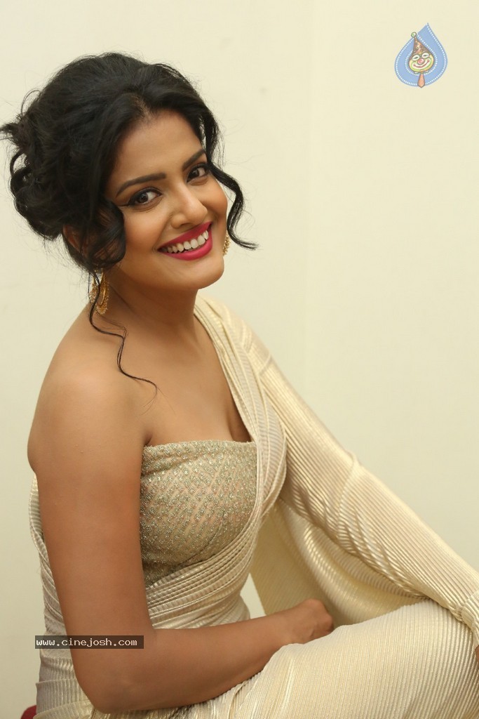 Vishakha Singh Hot Stills - 39 / 152 photos
