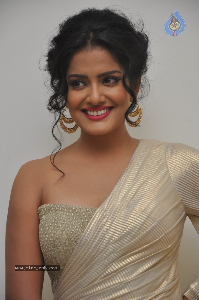 Vishakha Singh Hot Stills - 54 / 152 photos
