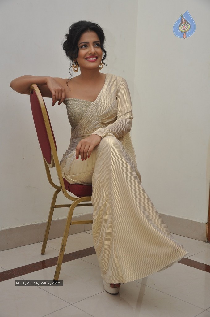 Vishakha Singh Hot Stills - 81 / 152 photos