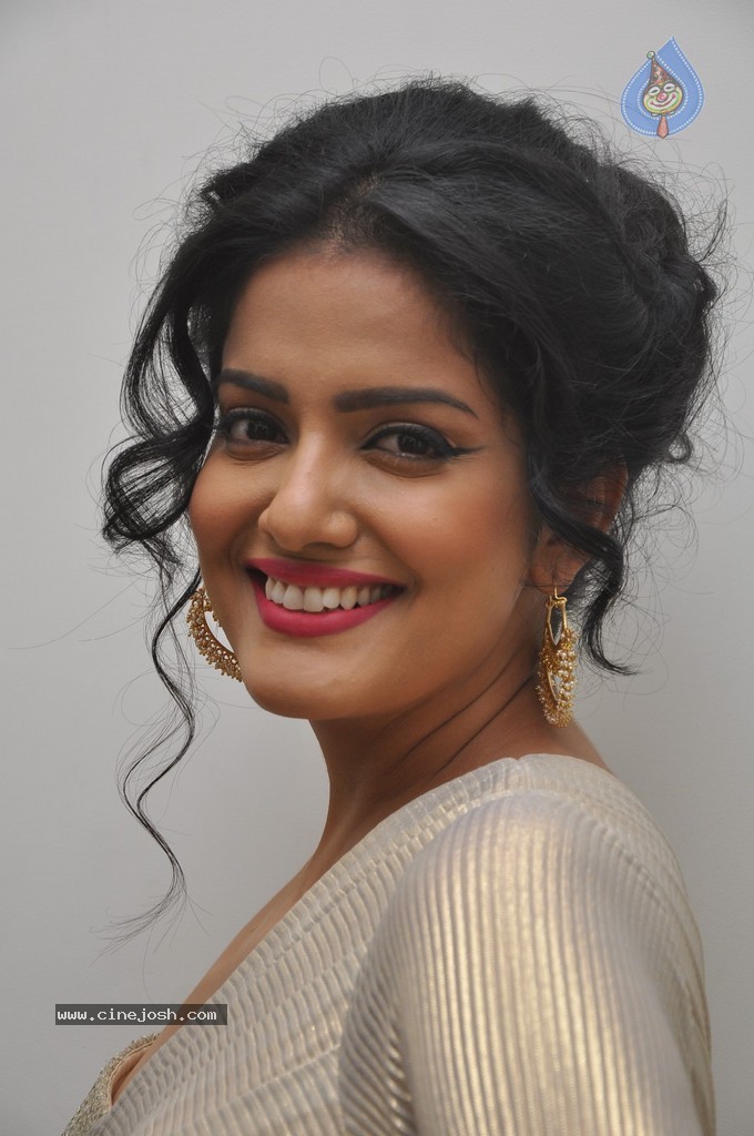 Vishakha Singh Hot Stills - 99 / 152 photos