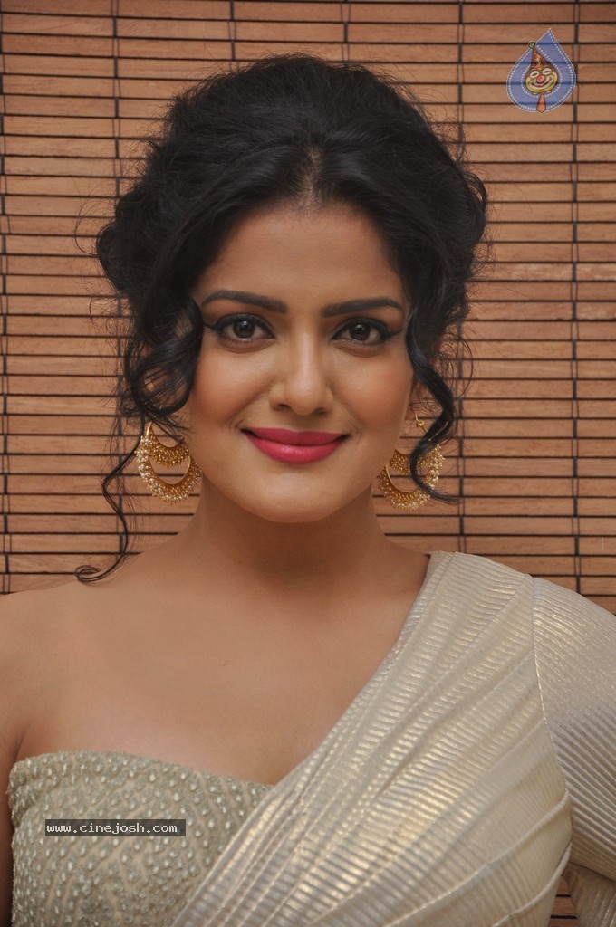 Vishakha Singh Hot Stills - 102 / 152 photos