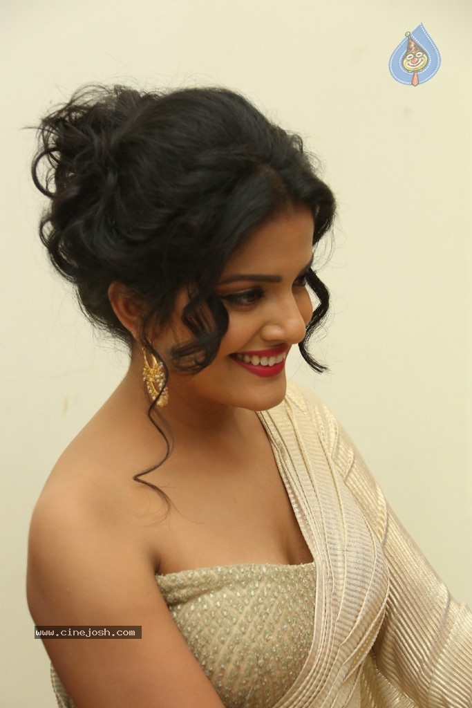 Vishakha Singh Hot Stills - 106 / 152 photos