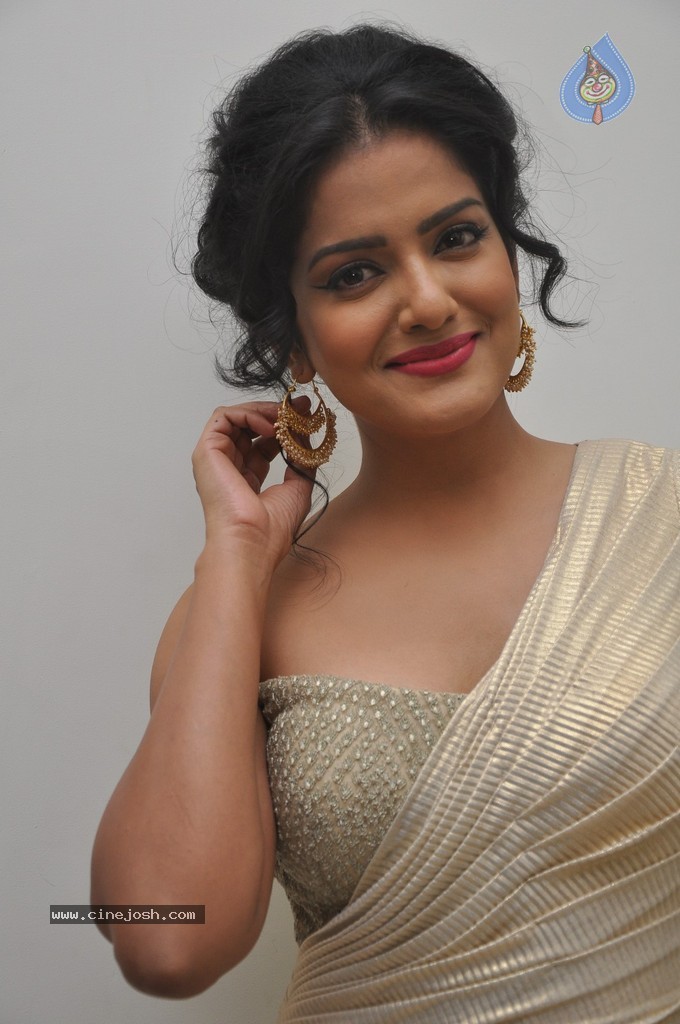 Vishakha Singh Hot Stills - 120 / 152 photos