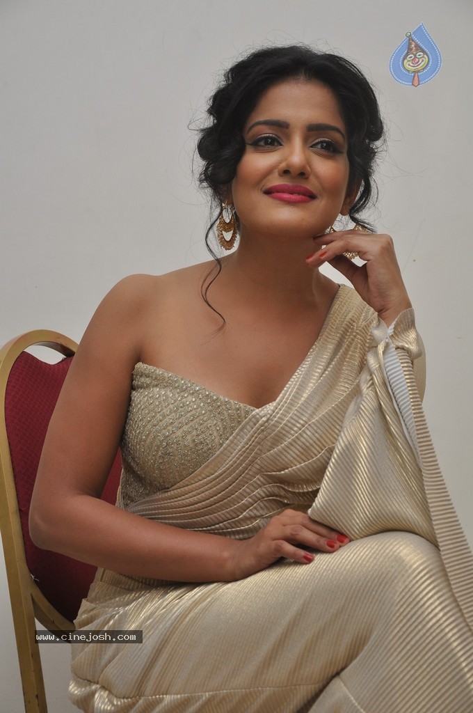 Vishakha Singh Hot Stills - 127 / 152 photos