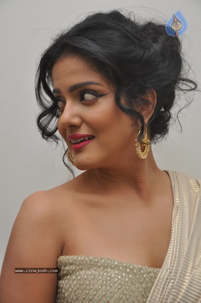 Vishakha Singh Hot Stills - 130 / 152 photos