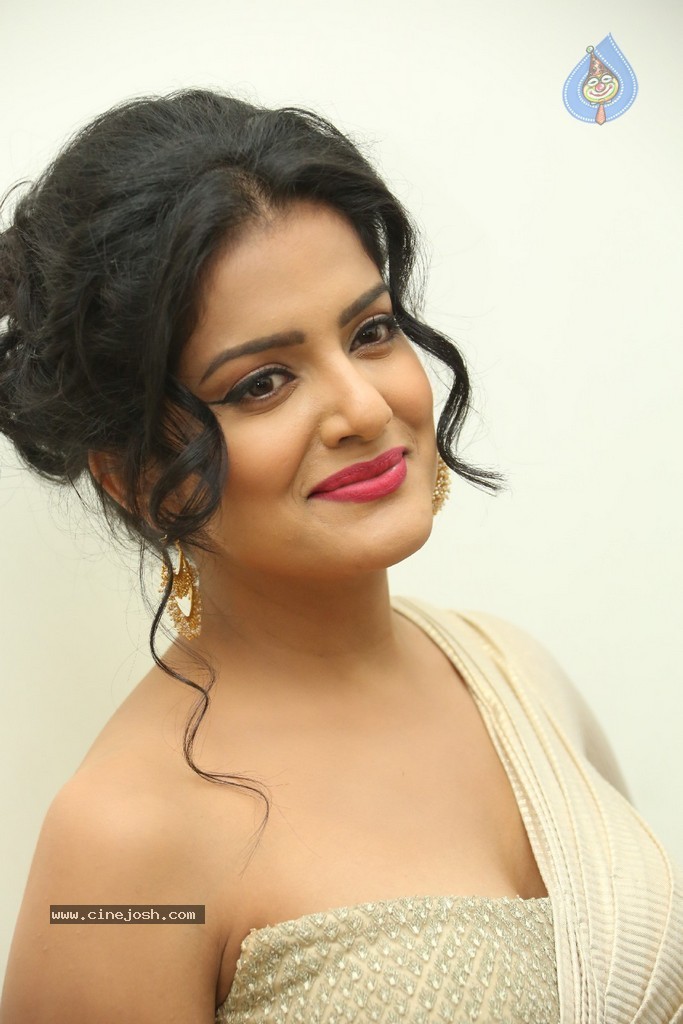 Vishakha Singh Hot Stills - 131 / 152 photos