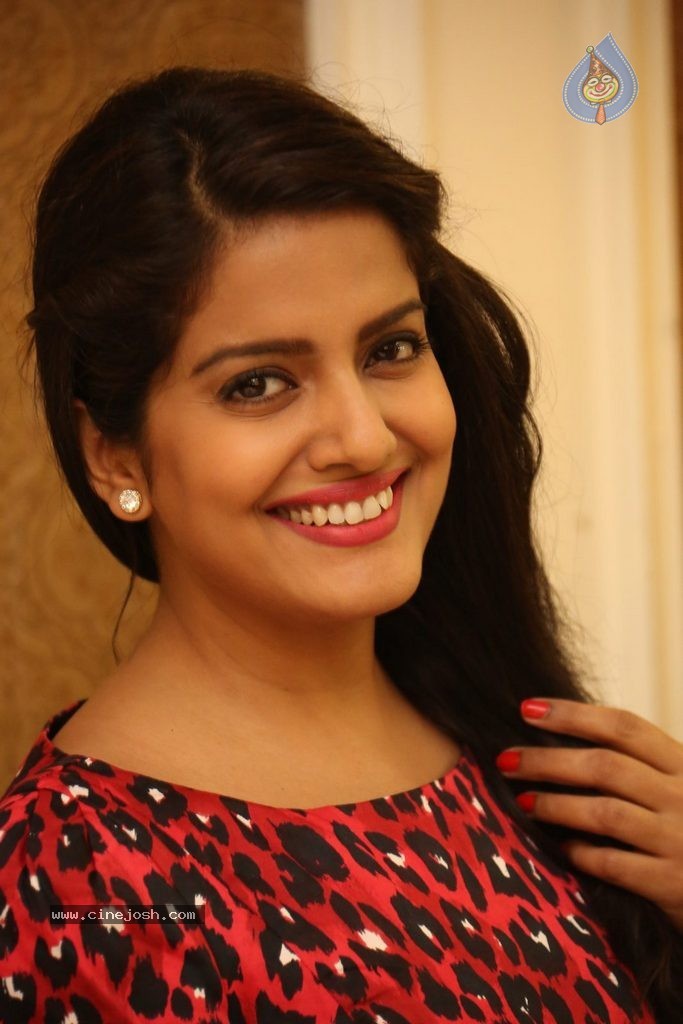 Vishakha Singh New Stills - 82 / 109 photos