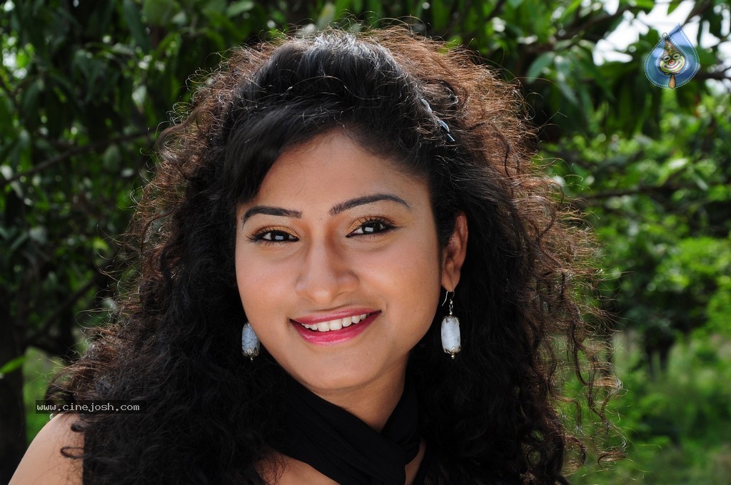 Vishnu Priya Images - 18 / 75 photos