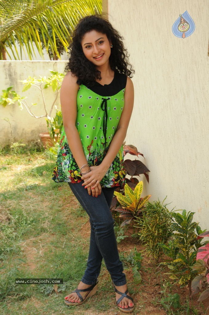 Vishnu Priya Pics - 15 / 48 photos