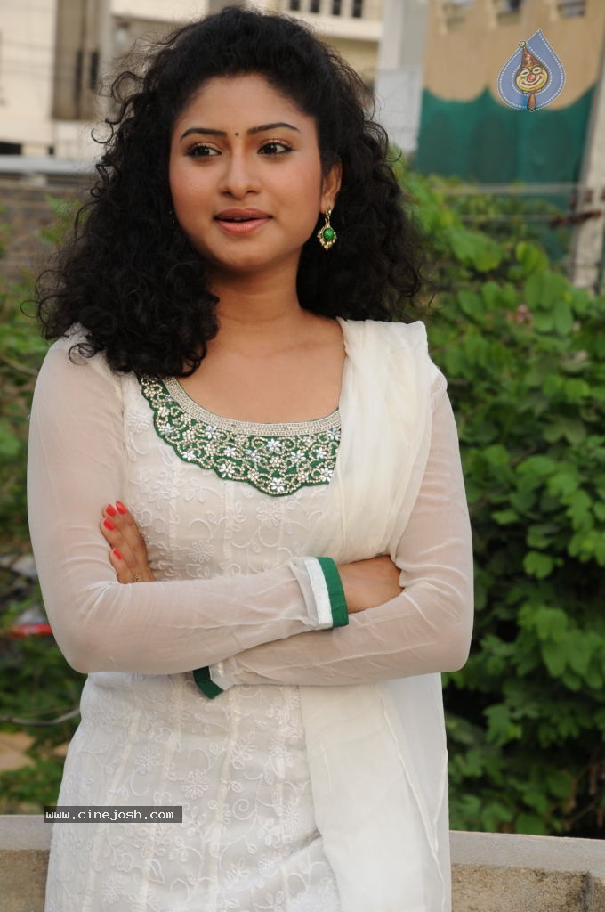 Vishnu Priya Pics - 31 / 48 photos