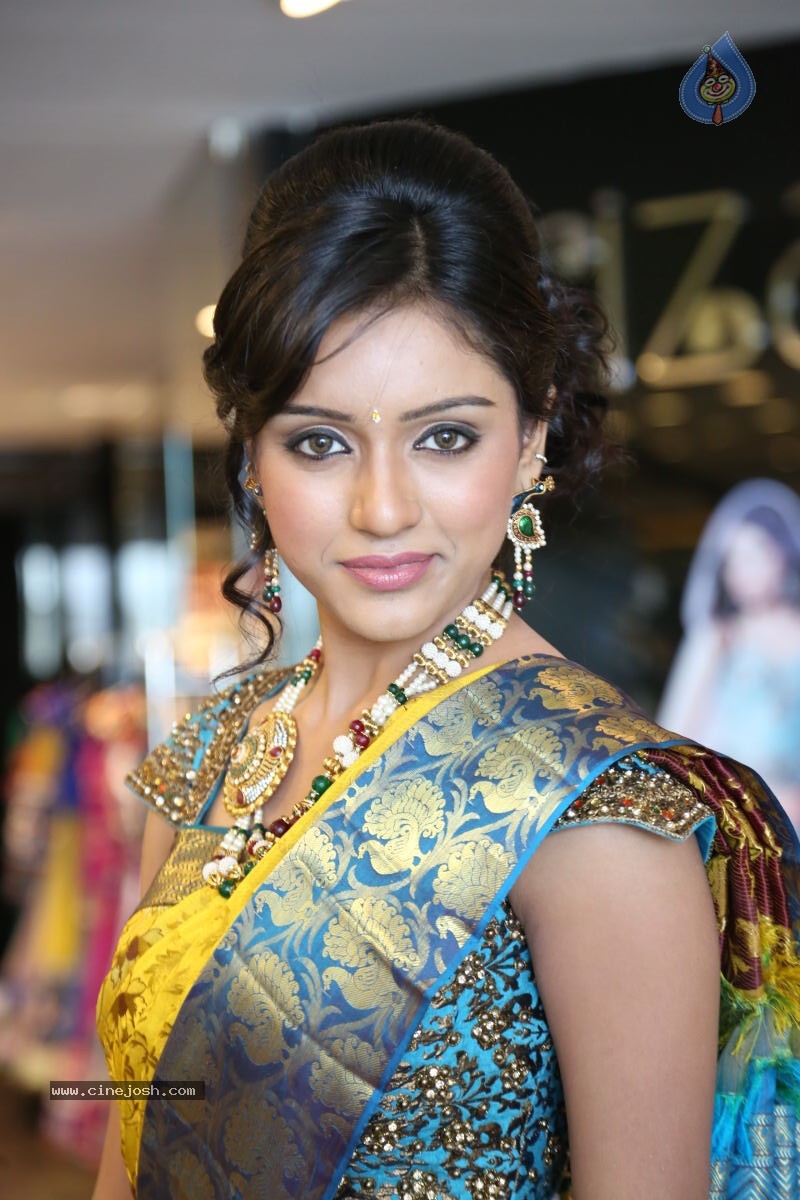 Vithika New Photos - 6 / 80 photos