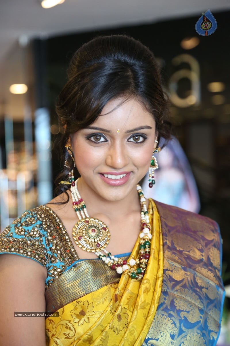 Vithika New Photos - 15 / 80 photos