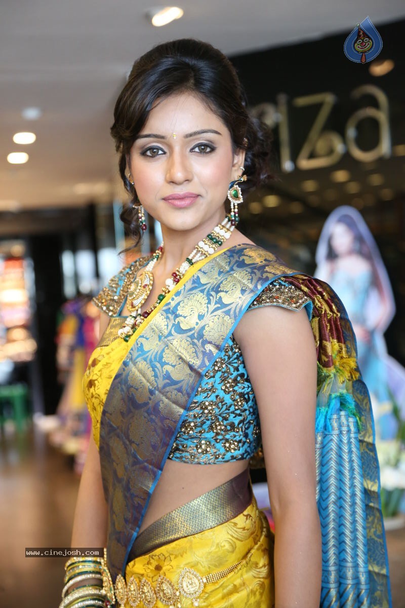 Vithika New Photos - 18 / 80 photos