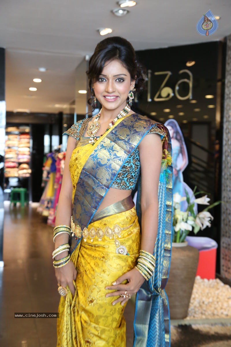 Vithika New Photos - 19 / 80 photos