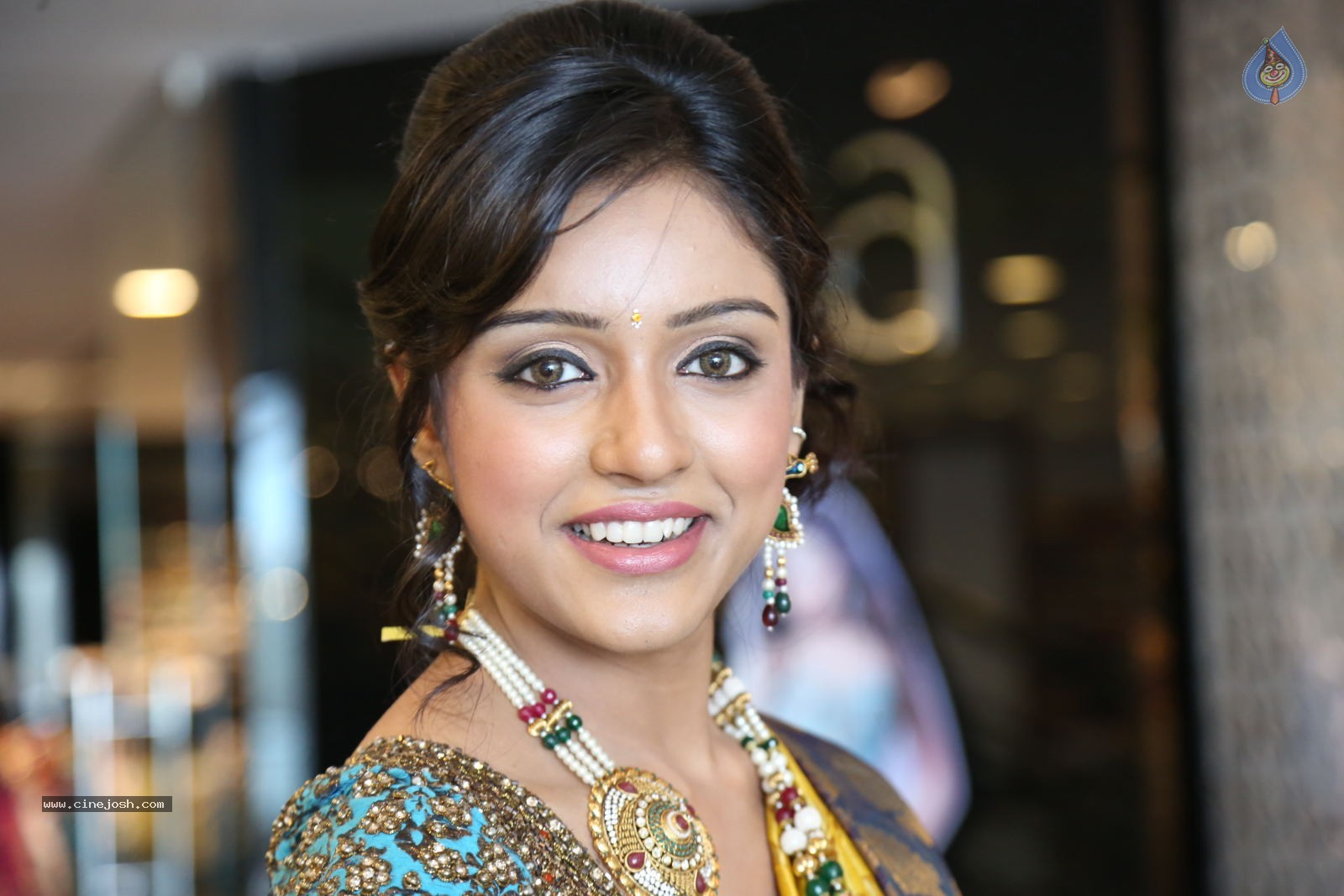 Vithika New Photos - 34 / 80 photos