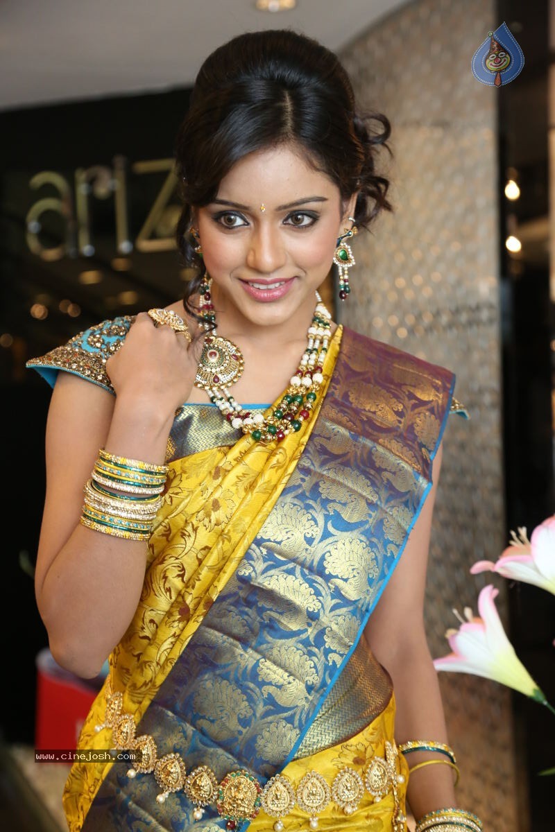 Vithika New Photos - 71 / 80 photos