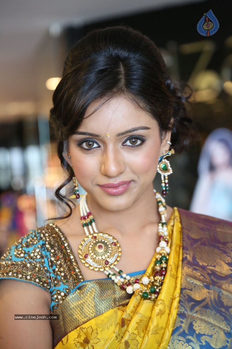 Vithika New Photos - 73 / 80 photos