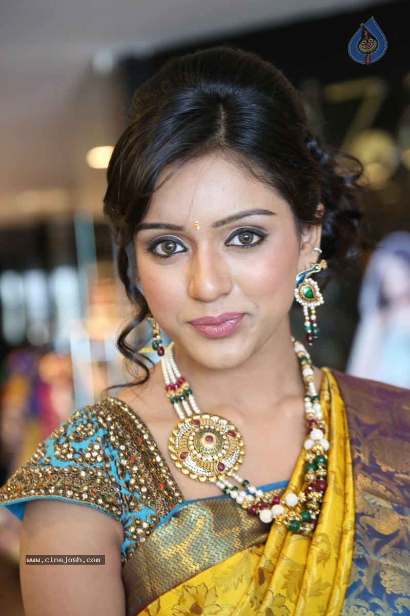 Vithika New Photos - 78 / 80 photos