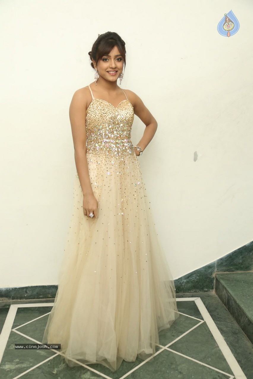 Vithika Sheru Latest Gallery - 35 / 80 photos