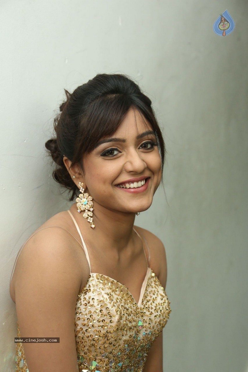 Vithika Sheru Latest Gallery - 55 / 80 photos