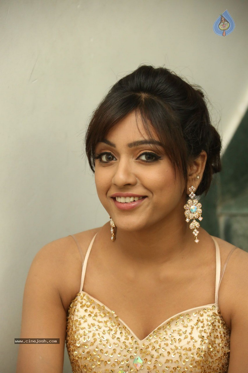 Vithika Sheru Latest Gallery - 56 / 80 photos