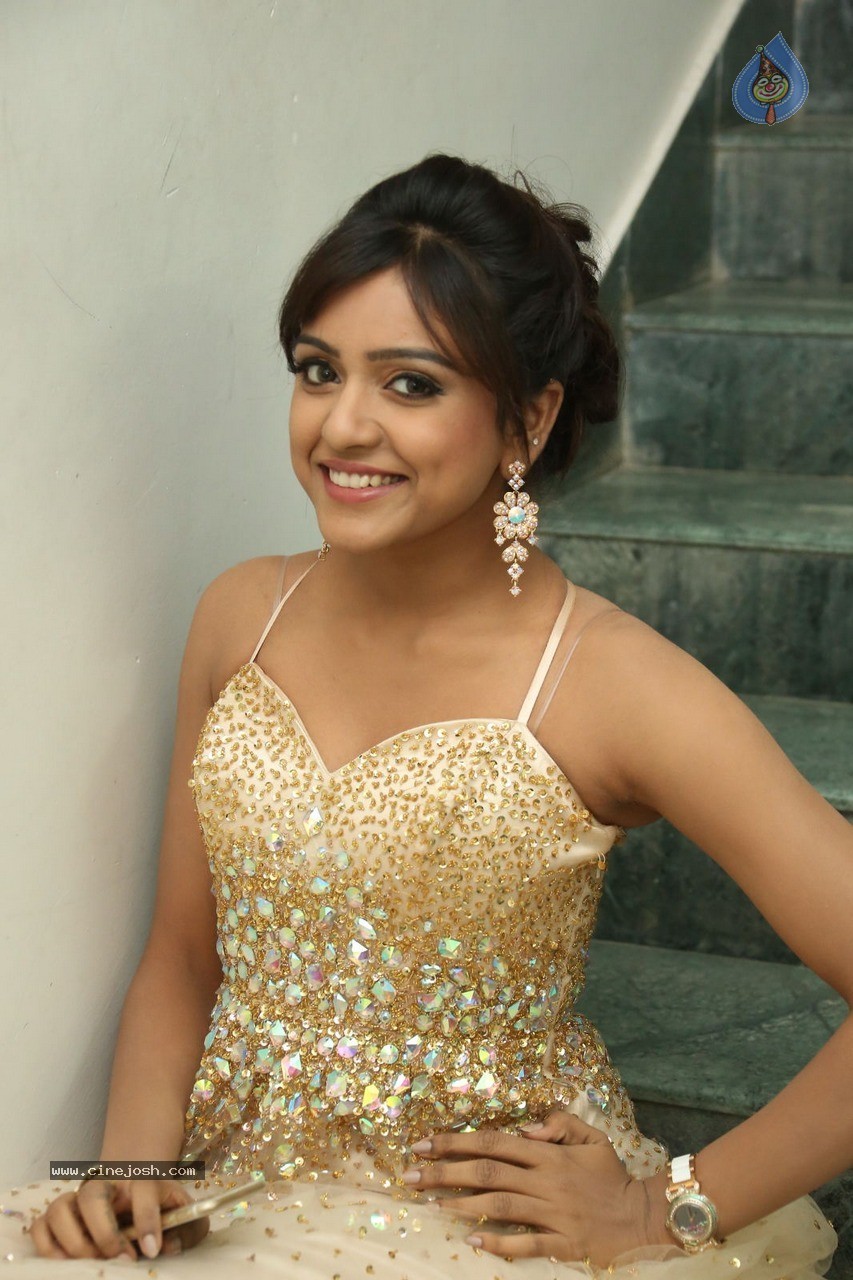 Vithika Sheru Latest Gallery - 73 / 80 photos