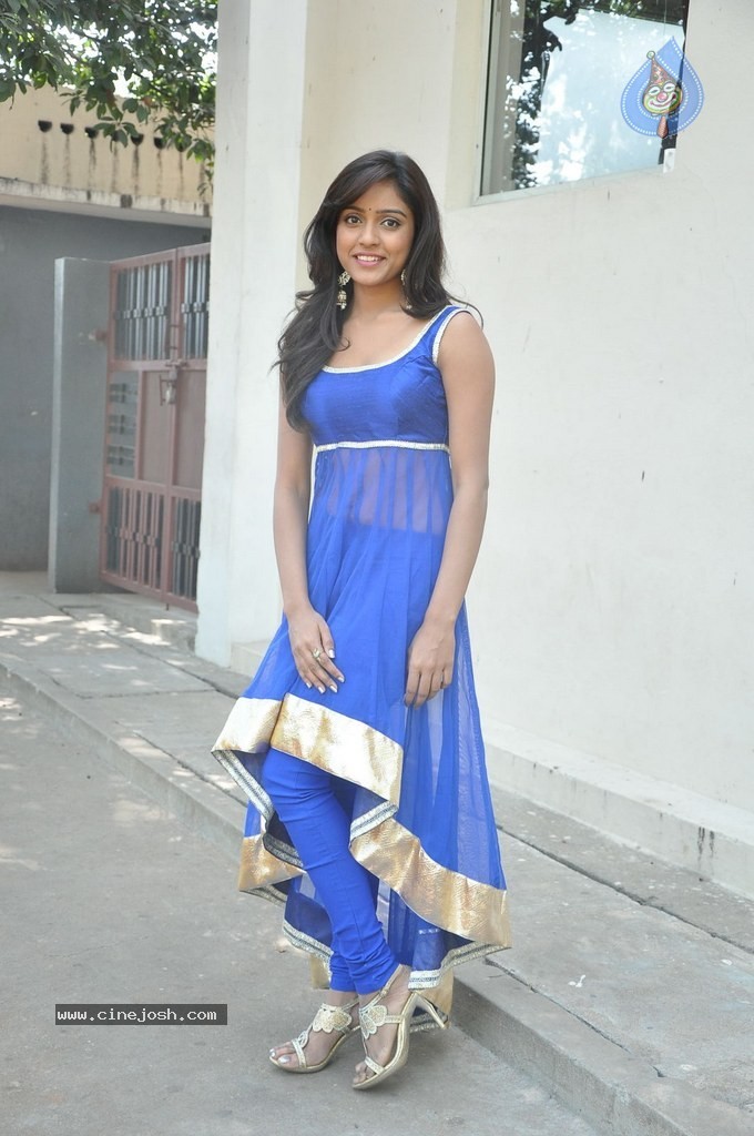 Vithika Sheru Latest Photos - 46 / 78 photos