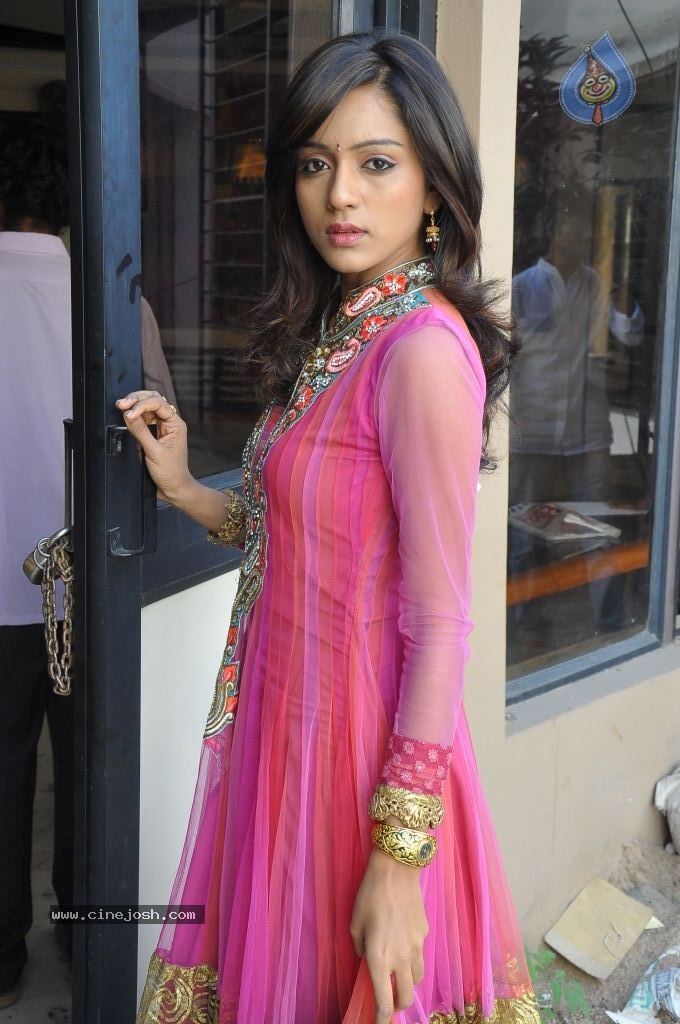 Vithika Sheru New Images - 50 / 90 photos