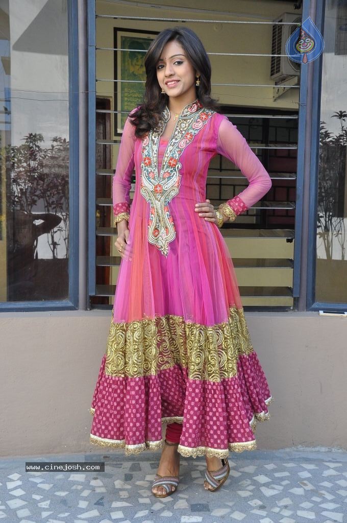 Vithika Sheru New Images - 52 / 90 photos