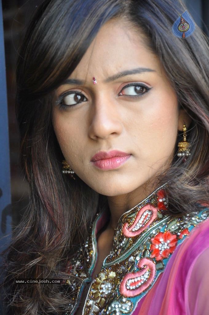 Vithika Sheru New Images - 59 / 90 photos