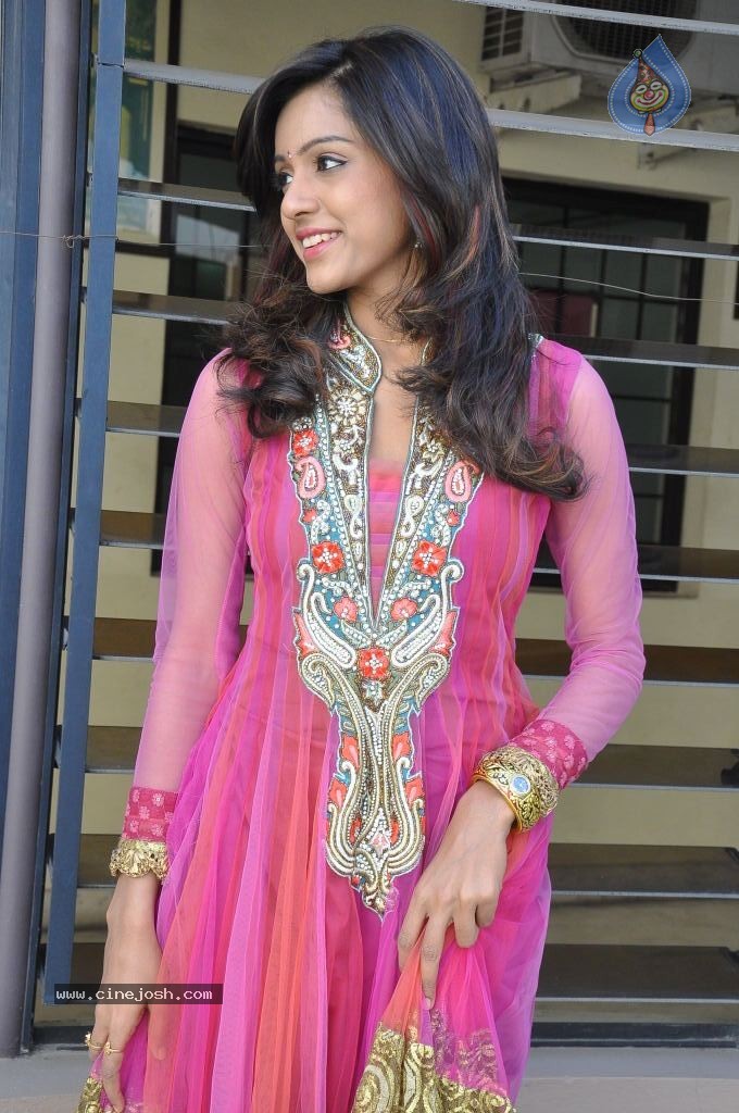 Vithika Sheru New Images - 62 / 90 photos