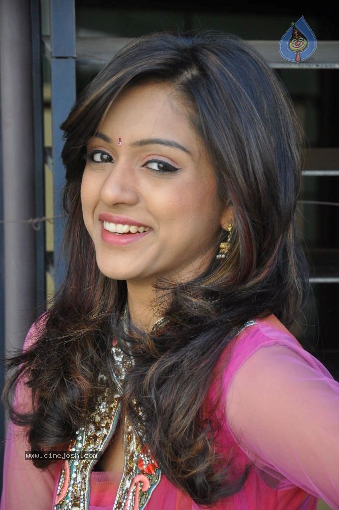 Vithika Sheru New Images - 73 / 90 photos