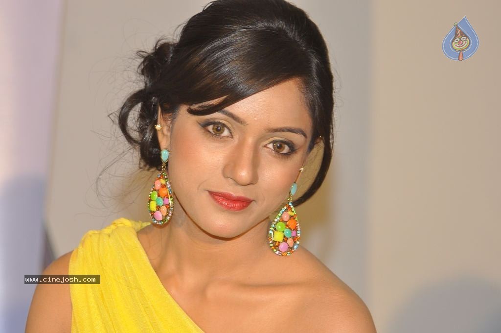 Vithika Sheru New Stills - 28 / 73 photos