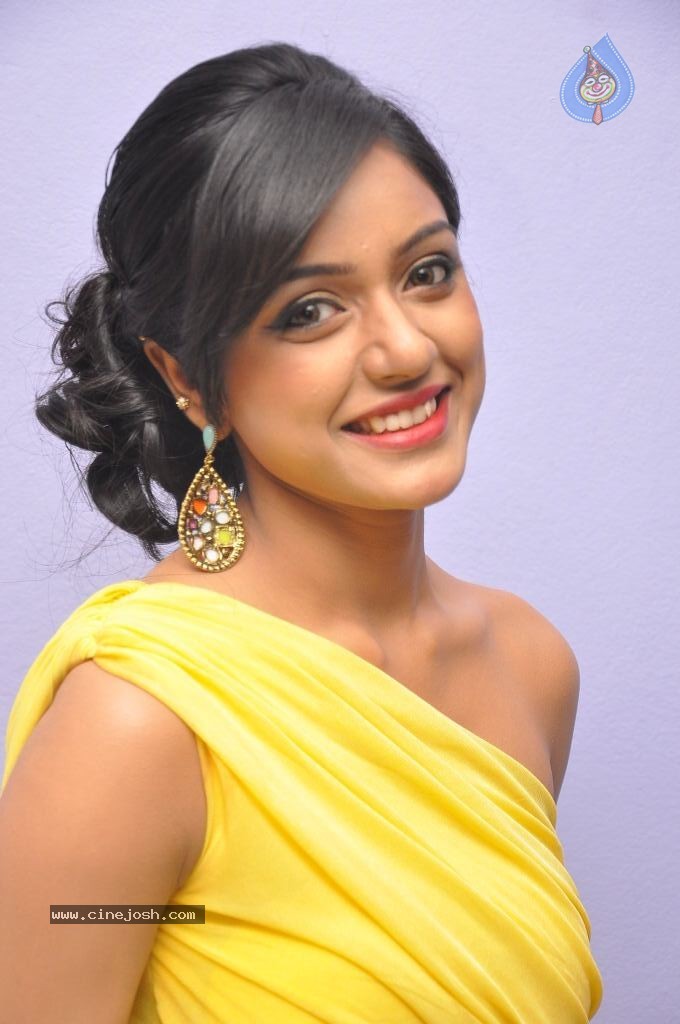 Vithika Sheru New Stills - 31 / 73 photos