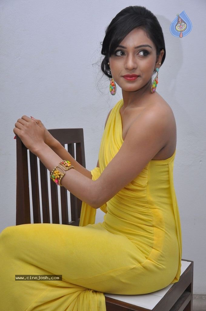 Vithika Sheru New Stills - 37 / 73 photos