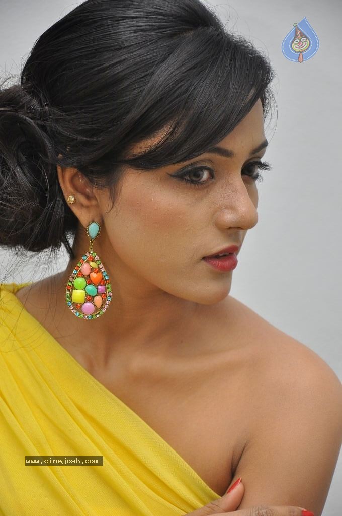 Vithika Sheru New Stills - 41 / 73 photos