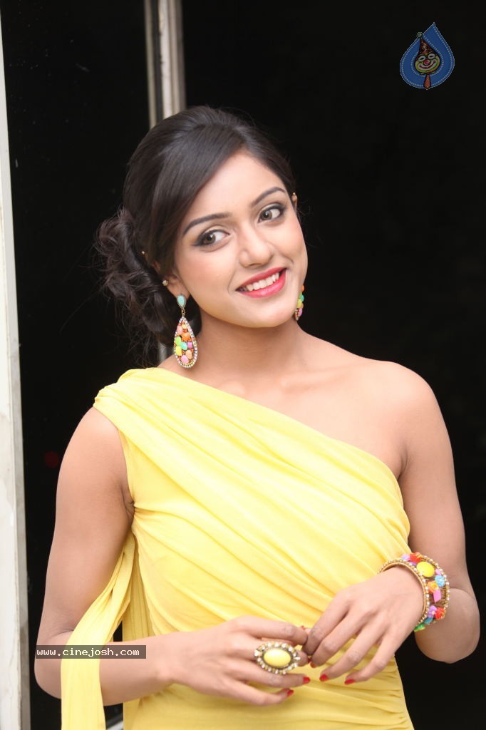 Vithika Sheru New Stills - 46 / 73 photos