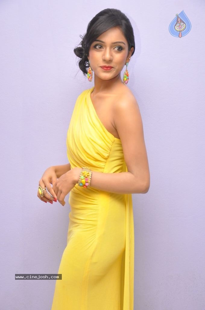 Vithika Sheru New Stills - 55 / 73 photos