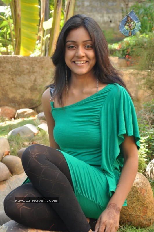 Vithika Stills - 14 / 83 photos